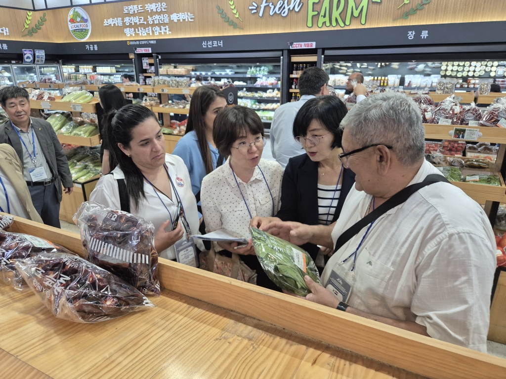 파라과이 고위급 정책입안자 초청연수 :김포농협 로컬푸드직매장