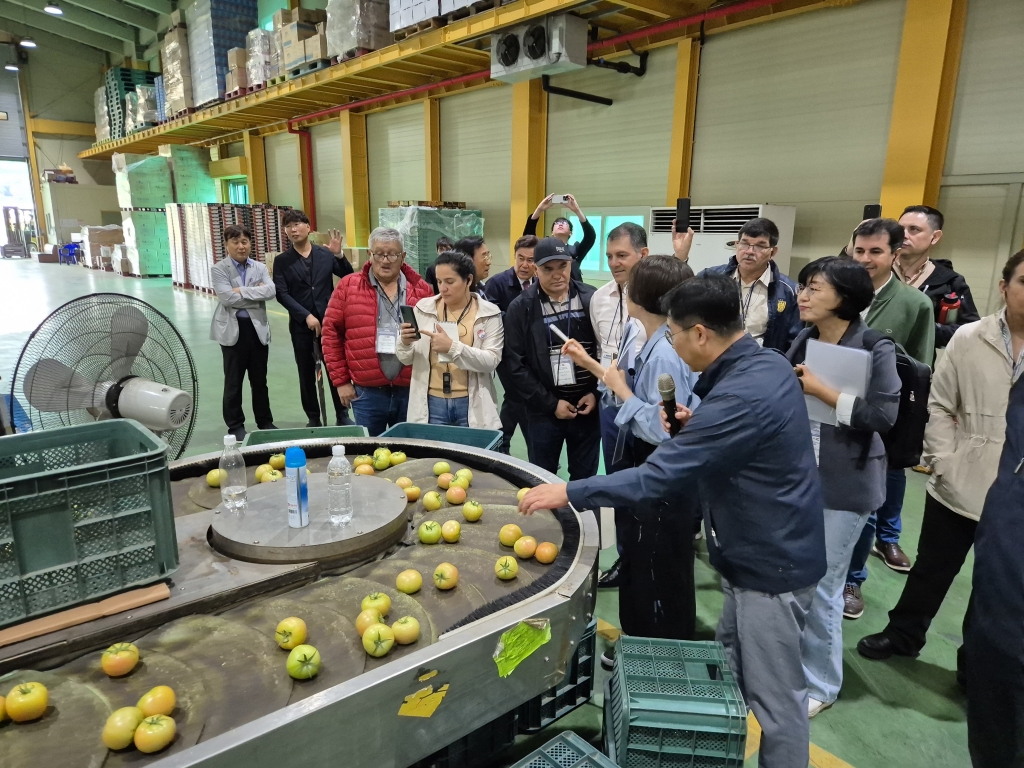 파라과이 고위급 정책입안자 초청연수 : 김화농협 APC(현장견학)